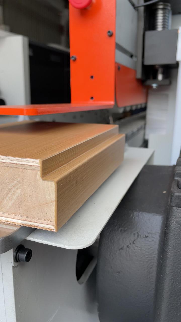 Wooden edge sealing machine