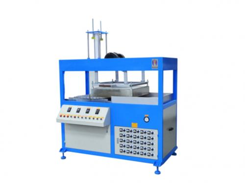 Plastic molding machine